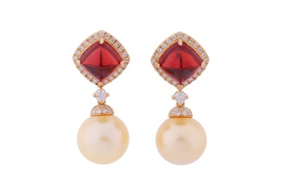 Lot 300 - A PAIR OF GARNET AND PEARL PENDENT EARRINGS