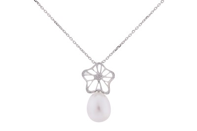 Lot 105 - FEI LIU | A PEARL AND DIAMOND PENDANT NECKLACE