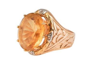 Lot 19 - A TOPAZ RING