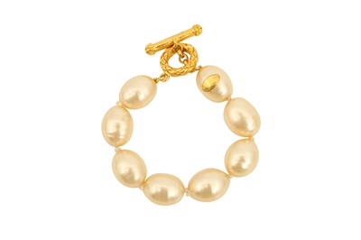 Lot 331 - Chanel Ivory Pearl T Bar Bracelet