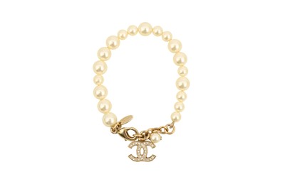 Lot 322 - Chanel Ivory Pearl CC Charm Bracelet