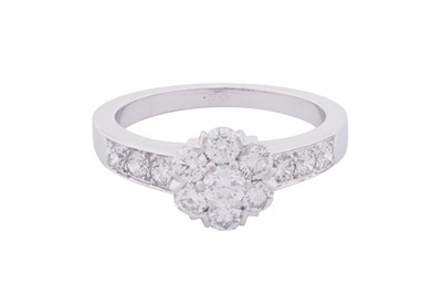 Lot 102 - VAN CLEEF AND ARPELS Ι A 'FLEURETTE' DIAMOND RING