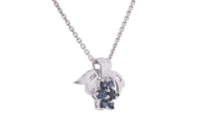 Lot 146 - A SAPPHIRE PENDANT NECKLACE