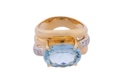 Lot 223 - A TOPAZ AND DIAMOND RING