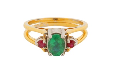 Lot 267 - A SAPPHIRE, EMERALD, RUBY AND DIAMOND REVERSIBLE RING