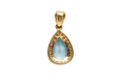 Lot 225 - AN AQUAMARINE AND DIAMOND PENDANT