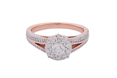 Lot 326 - A DIAMOND HALO RING