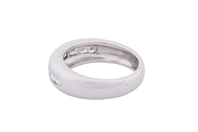 Lot 140 - A DIAMOND HALF ETERNITY RING