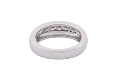 Lot 140 - A DIAMOND HALF ETERNITY RING
