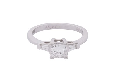 Lot 142 - A THREE-STONE DIAMOND RING