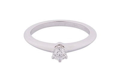 Lot 155 - TIFFANY & Co. | A SINGLE-STONE DIAMOND RING