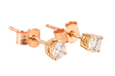 Lot 43 - A PAIR OF DIAMOND STUD EARRINGS