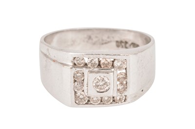 Lot 35 - A DIAMOND RING