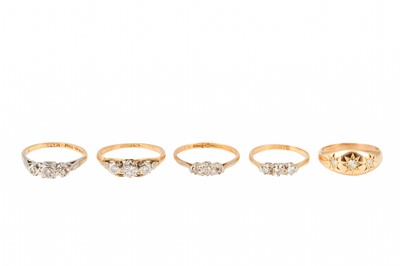 Lot 38 - A COLLECTION OF THREE-STONE DIAMOND RINGS