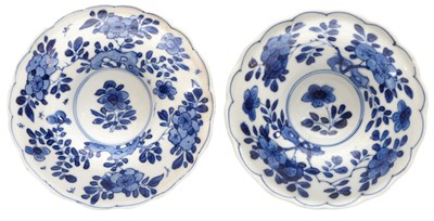 Lot 2 - A PAIR OF CHINESE BLUE AND WHITE SALTS