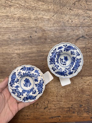 Lot 2 - A PAIR OF CHINESE BLUE AND WHITE SALTS