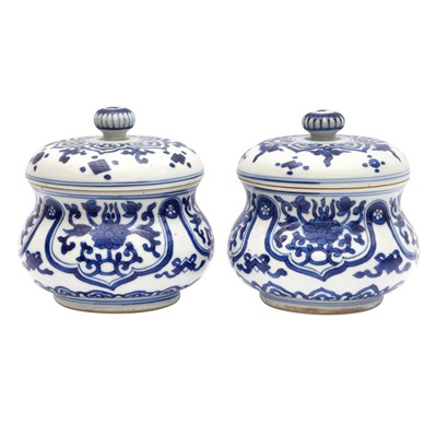 Lot 434 - A pair of Chinese blue and white pots and covers, Qing dynasty, Kangxi period