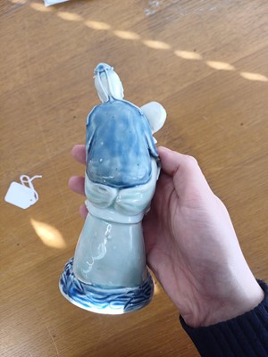 Lot 473 - A Chinese glazed biscuit figure group, Qing dynasty, Qianlong period