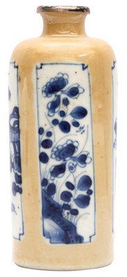 Lot 6 - A SMALL CHINESE BLUE AND WHITE CAFÉ-AU-LAIT VASE