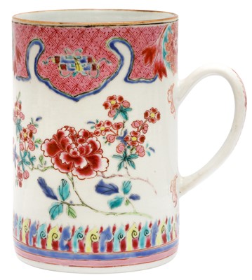 Lot 61 - A LARGE CHINESE FAMILLE-ROSE MUG