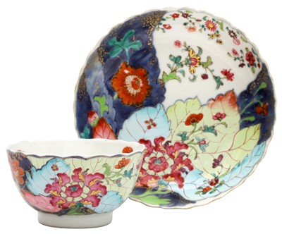 Lot 58 - A CHINESE FAMILLE-ROSE 'TOBACCO LEAF' BOWL AND SAUCER