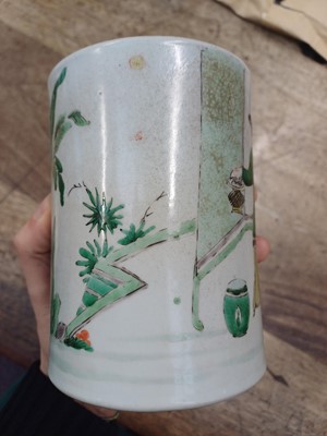 Lot 424 - A Chinese famille-verte 'figural' brush pot, Qing dynasty, Kangxi period
