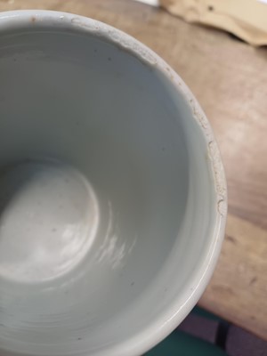 Lot 424 - A Chinese famille-verte 'figural' brush pot, Qing dynasty, Kangxi period