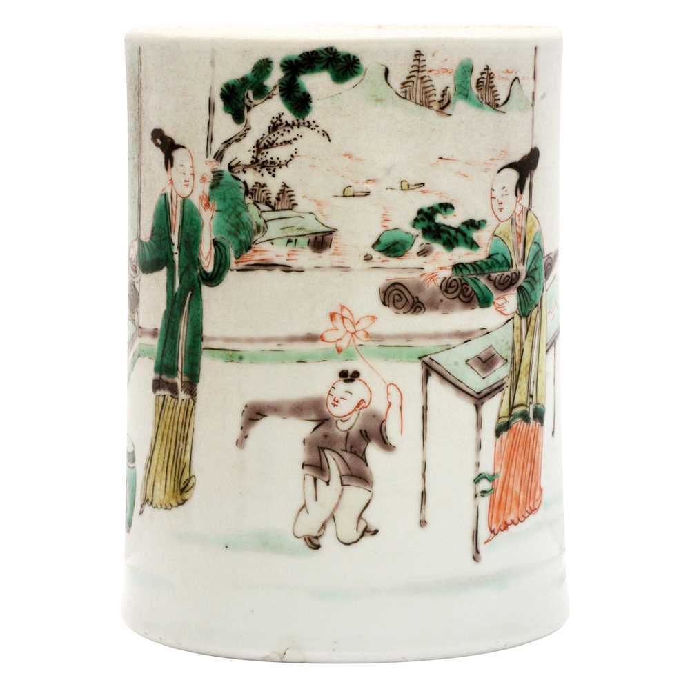 Lot 424 - A Chinese famille-verte 'figural' brush pot, Qing dynasty, Kangxi period