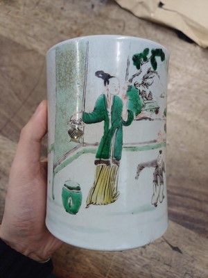Lot 424 - A Chinese famille-verte 'figural' brush pot, Qing dynasty, Kangxi period