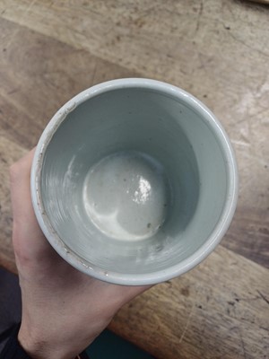 Lot 424 - A Chinese famille-verte 'figural' brush pot, Qing dynasty, Kangxi period