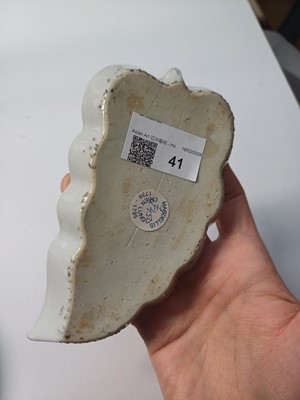 Lot 41 - A CHINESE FAMILLE-ROSE HORS D'OUEVRES LEAF-SHAPED DISH
