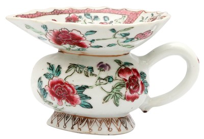 Lot 51 - A CHINESE FAMILLE-ROSE 'COCKEREL' SPITTOON