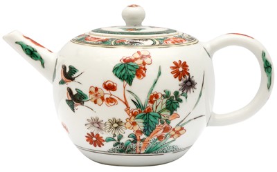 Lot 23 - A CHINESE FAMILLE-VERTE 'BIRD AND BLOSSOMS' TEAPOT AND COVER