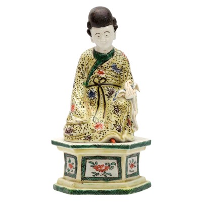 Lot 428 - A Chinese famille-jaune 'lady' figure, Qing dynasty, Kangxi period