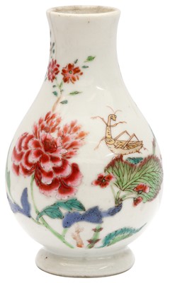 Lot 94 - A SMALL CHINESE FAMILLE-ROSE 'GRASSHOPPER' VASE