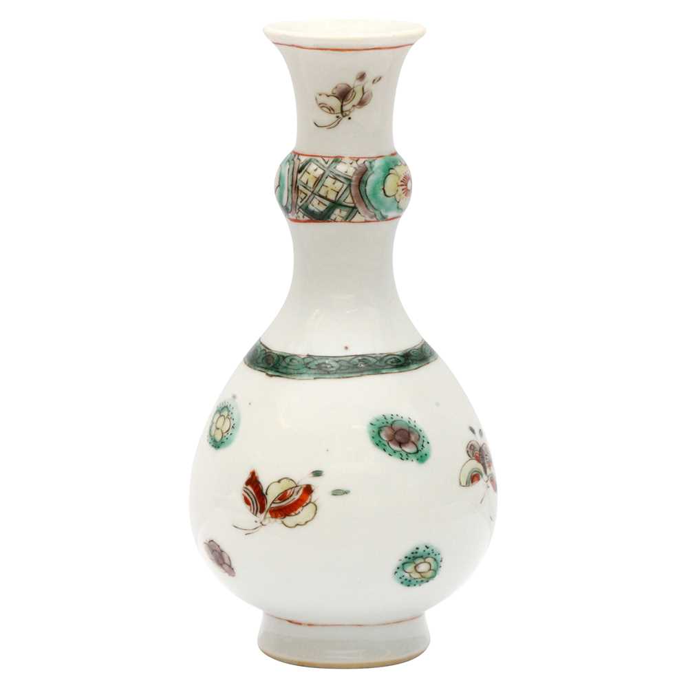 Lot 423 - A small Chinese famille-verte 'butterflies' vase, Qing dynasty, Kangxi period