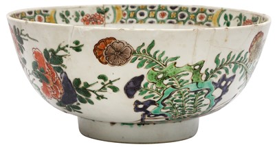 Lot 39 - A CHINESE FAMILLE-VERTE 'BLOSSOMS' BOWL