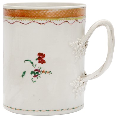 Lot 54 - A CHINESE FAMILLE-ROSE ARMORIAL MUG