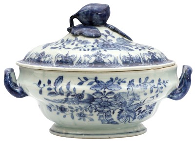 Lot 56 - A CHINESE BLUE AND WHITE TUREEN AND COVER