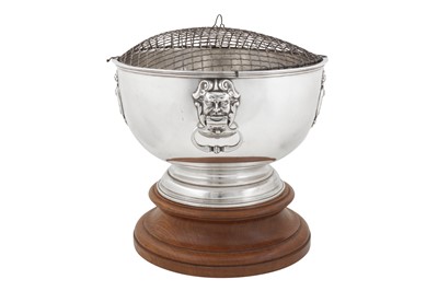 Lot 393 - A George V sterling silver twin handled bowl, London 1913 by Holland, Aldwinckle and Slater