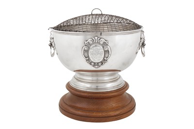 Lot 393 - A George V sterling silver twin handled bowl, London 1913 by Holland, Aldwinckle and Slater