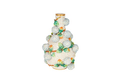 Lot 142 - A MEISSEN STYLE SCHNEEBALLEN PORCELAIN VASE, LATE 19TH CENTURY