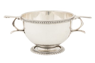 Lot 259 - An Edwardian sterling silver revival skyphos bowl, London 1906 by Goldsmiths and Silversmiths