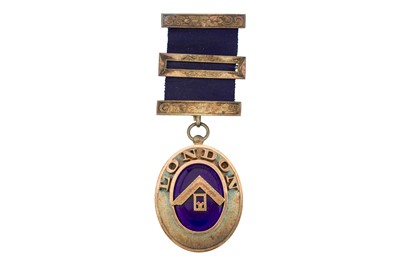 Lot 197 - A cased Edwardian sterling silver gilt and enamel masonic medal, London 1907 by George Kenning and Son