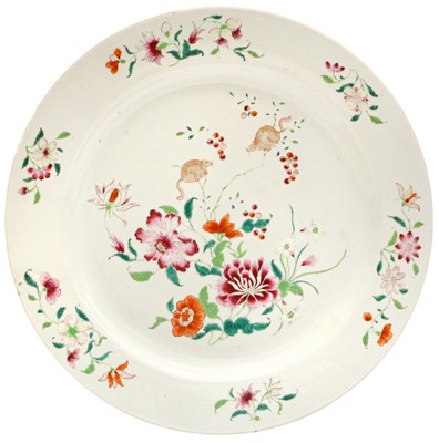 Lot 159 - A CHINESE EXPORT FAMILLE-ROSE 'SQUIRRELS AND BLOSSOMS' CHARGER