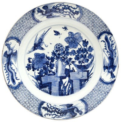 Lot 107 - A CHINESE BLUE AND WHITE 'PHOENIX' CHARGER