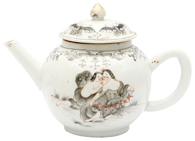 Lot 151 - A CHINESE EXPORT EN-GRISAILLE 'MYTHOLOGICAL SUBJECT' TEAPOT AND COVER