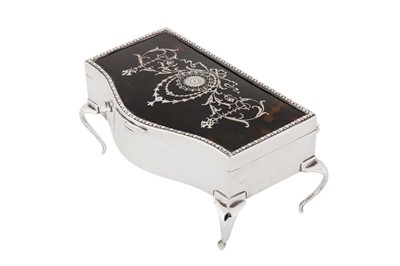 Lot 187 - A George V sterling silver and tortoiseshell jewellery box, London 1912 by Goldsmiths and Silversmiths