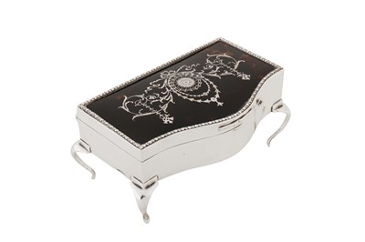 Lot 187 - A George V sterling silver and tortoiseshell jewellery box, London 1912 by Goldsmiths and Silversmiths