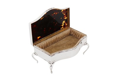 Lot 187 - A George V sterling silver and tortoiseshell jewellery box, London 1912 by Goldsmiths and Silversmiths